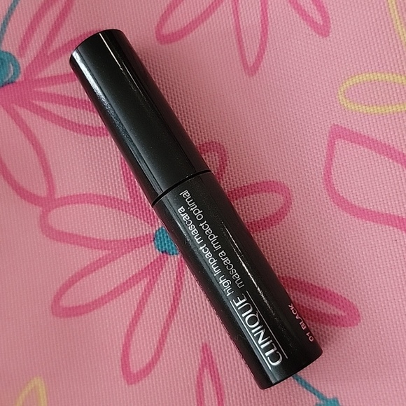 Clinique Pink Floral Makeup Bag With Samples - Picture 5 of 9